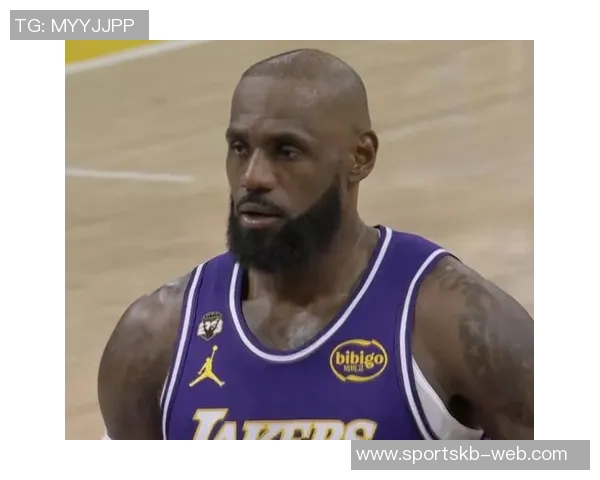 詹姆斯上半场表现平平8投3中三分命中率尚可拿下10分2篮板1助攻1抢断1盖帽 詹姆斯上半场表现平平8投3中三分命中率尚可拿下10分2篮板1助攻1抢断1盖帽